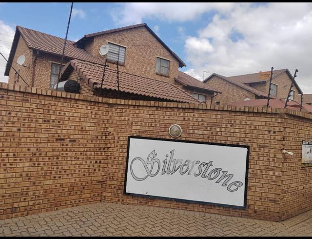 2 BEDROOM TOWNHOUSE TO LET IN DALPARK EXT 11